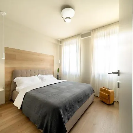 Casa Da Anna, Incantevole Nel Cuore Di Alba, Di Design - Parcheggio