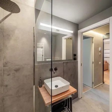Casa Da Anna, Incantevole Nel Cuore Di Alba, Di Design - Parcheggio * 알바