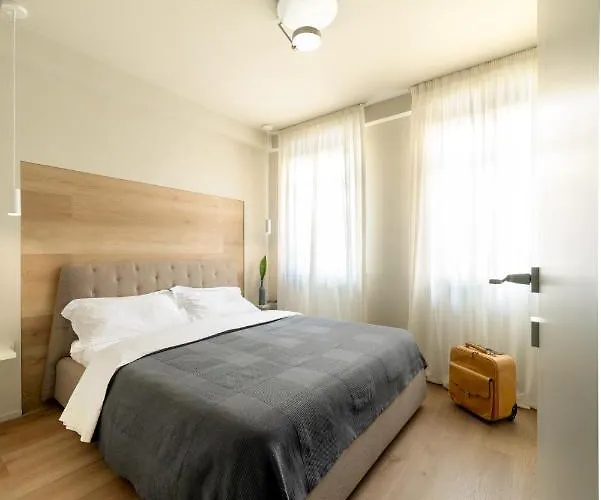 Casa Da Anna, Incantevole Nel Cuore Di Alba, Di Design - Parcheggio